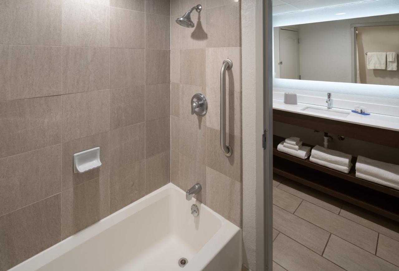 Holiday Inn Express Rochester - Greece By Ihg Екстериор снимка